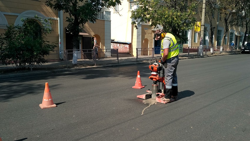 Общественники проверили качество асфальта в Волгограде